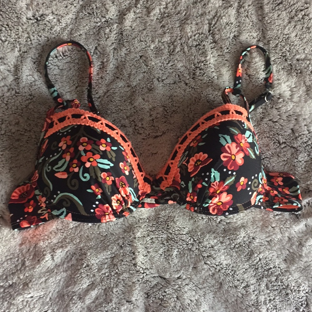 Bikini - Picture 4 of 7